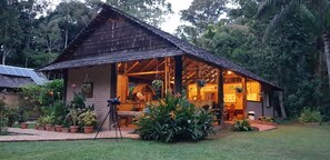 ด้านหน้าที่พัก