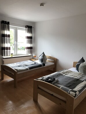 Hypo-allergenic bedding, individually decorated, individually furnished - Hostel Wendt (Fintel)