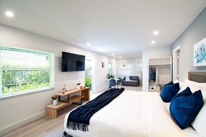 Egyptian cotton sheets, premium bedding, down duvets, pillow-top beds - The Lauderdale Boutique Hotel (Fort Lauderdale)