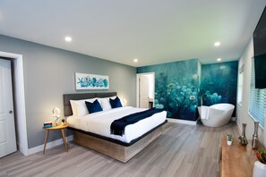 1 bedroom, Egyptian cotton sheets, premium bedding, down comforters