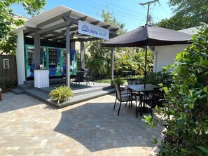 BBQ/picnic Area - The Lauderdale Boutique Hotel (Fort Lauderdale)