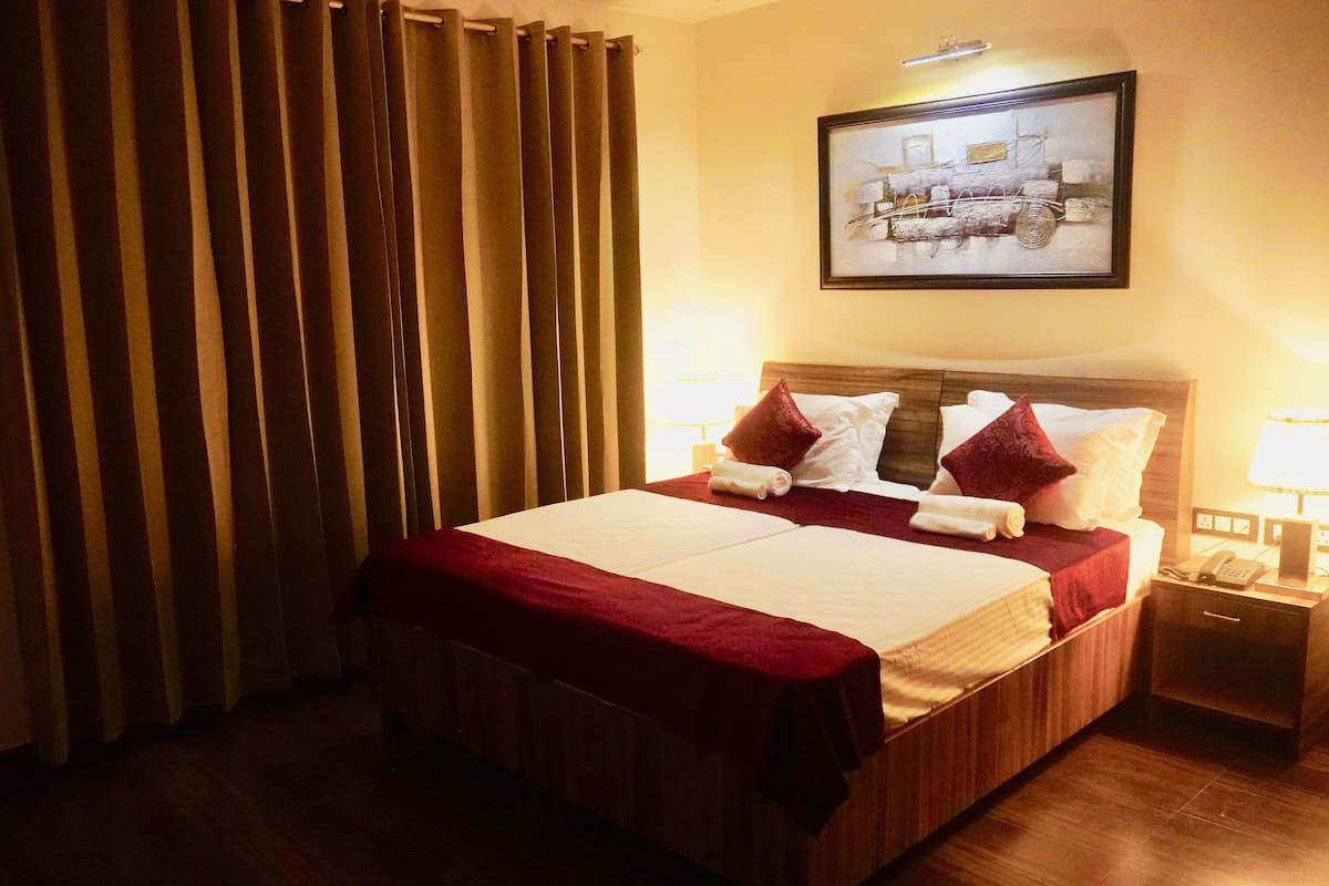Desk, laptop workspace, blackout curtains, rollaway beds