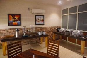 Daily cooked-to-order breakfast for a fee - Hotel Gracia Golf (Gurugram)