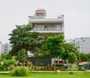 Front of property - Hotel Gracia Golf (Gurugram)