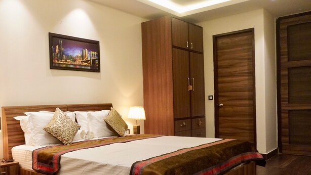 Desk, laptop workspace, blackout drapes, rollaway beds (surcharge) - Hotel Gracia Golf (Gurugram)