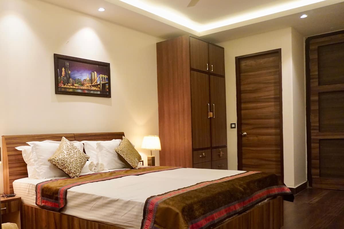 Desk, laptop workspace, blackout curtains, rollaway beds