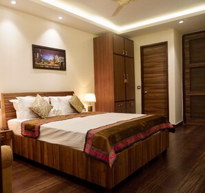 Individually decorated, individually furnished, desk, laptop workspace - Hotel Gracia Golf (Gurugram)