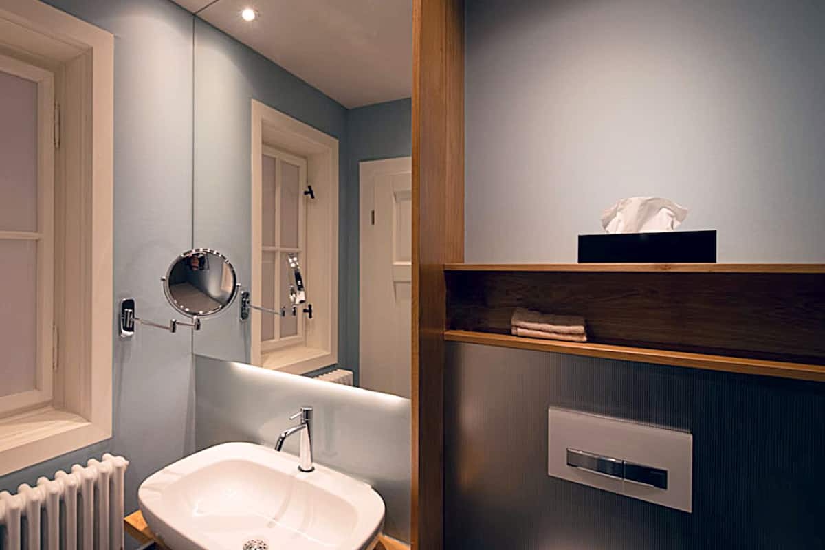 Departamento Deluxe, baño privado (Sunshine) | Baño | Regadera, secadora de cabello, toallas, jabón