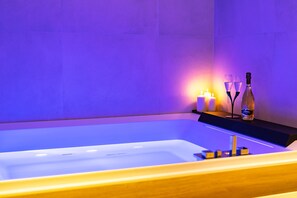Studio Suite, Jetted Tub | Private spa tub - Elite Accommodations & Hydromassage Pool (Reggio Calabria)