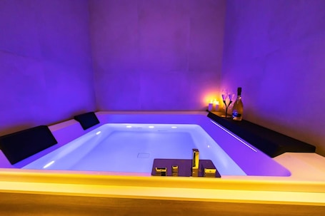 Spa. Elite Accommodations & Hydromassage Pool