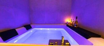 Elite Accommodations & Hydromassage Pool