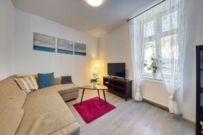 Leilighet – city (1) | Skrivebord for bærbar PC, blendingsgardiner og wi-fi (inkludert)