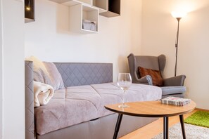 Studio – city, 1 dobbeltseng (3) | Skrivebord for bærbar PC, blendingsgardiner og wi-fi (inkludert)