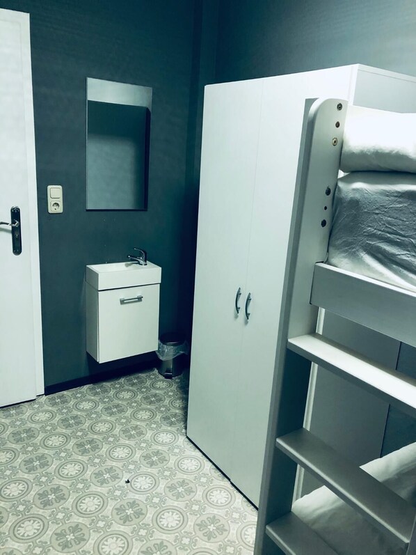 Free WiFi, bed sheets