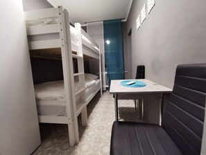 Free WiFi, bed sheets - C&C City Pension (Nuremberg)
