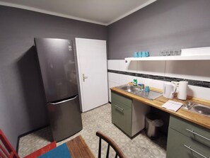 Full-sized fridge, microwave, stovetop, electric kettle