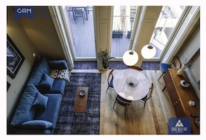 Panoramic-Apartment, 1 Schlafzimmer, Terrasse | Wohnbereich | Flachbildfernseher, Fußbodenheizung