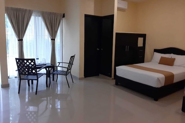 Basic Double Room | In-room dining