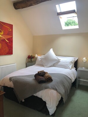 King Room, Shared Bathroom (The South Wing) | Individually decorated, individually furnished, blackout drapes