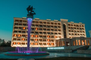 Front of property - evening/night