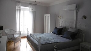 2 bedrooms, blackout drapes, iron/ironing board, free WiFi - Limoux Riverside Gardens (Limoux)