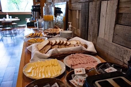Free daily buffet breakfast