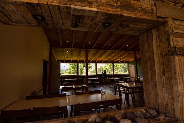 Free daily buffet breakfast - Fitz Roy Hosteria de Montaña (El Chalten)