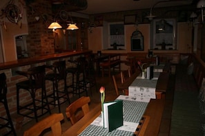 Tägliches Frühstücksbuffet (7 EUR pro Person)