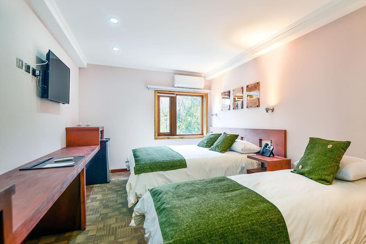 Luxe beddengoed, een minibar, een kluis op de kamer, een bureau