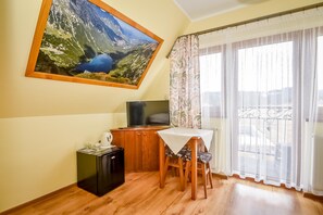 ห้องดับเบิล, วิวภูเขา (3) | เตารีด/โต๊ะรีดผ้า, Wi-Fi ฟรี, ผ้าปูที่นอน