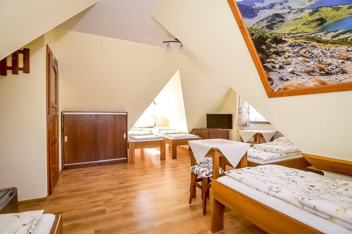 Family Room, Mountain View (9)