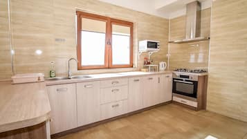 Electric kettle, cookware/dishes/utensils