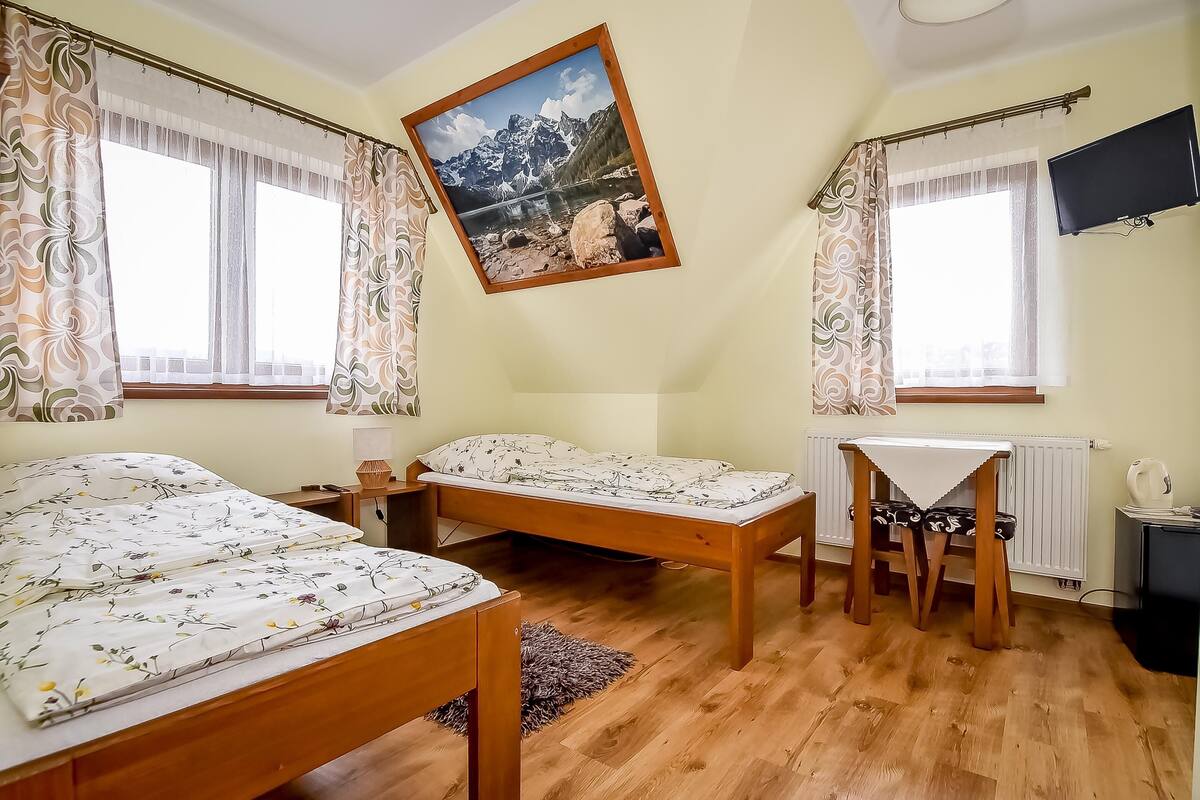 Twin Room, Mountain View (4)