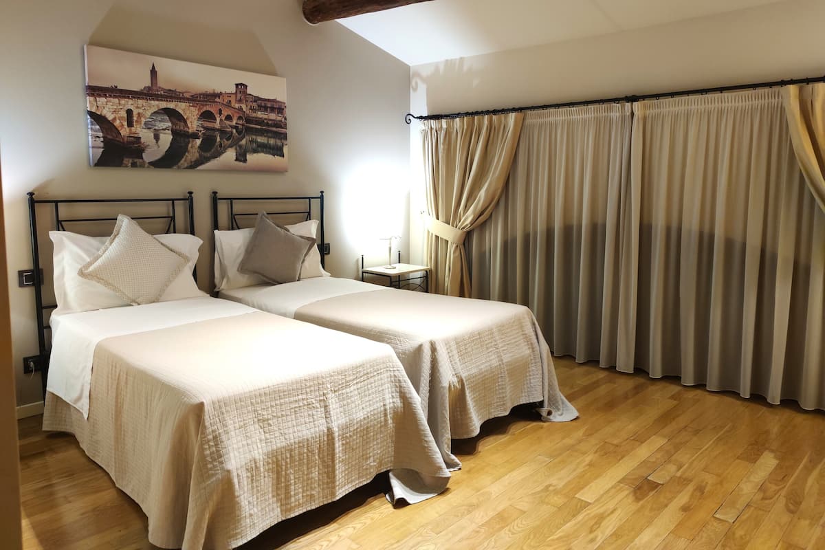 Een kluis op de kamer, babybedden, gratis wifi, beddengoed