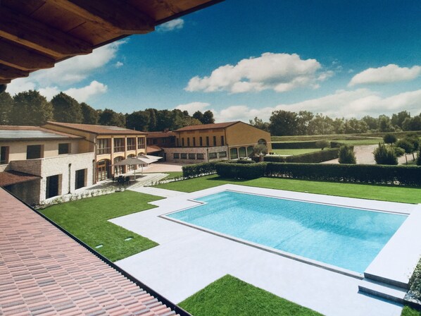 Seasonal outdoor pool, open 10:00 AM to 7:00 PM, pool umbrellas - Tenuta Albertini (Zevio)