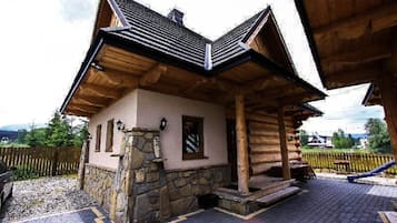 Pintu masuk properti