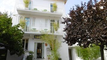 Mặt tiền nơi lưu trú