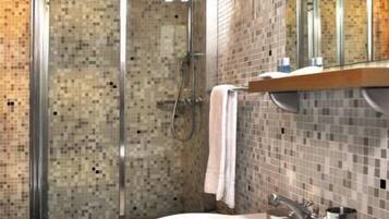 Douche, douche à « effet pluie », sÚche-cheveux, bidet