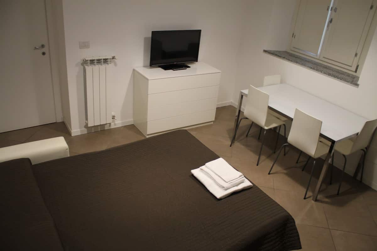Desk, free WiFi