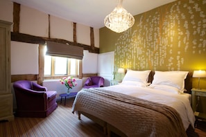Luxury Double Room | Individually decorated, individually furnished, iron/ironing board - Eckington Manor (Pershore)