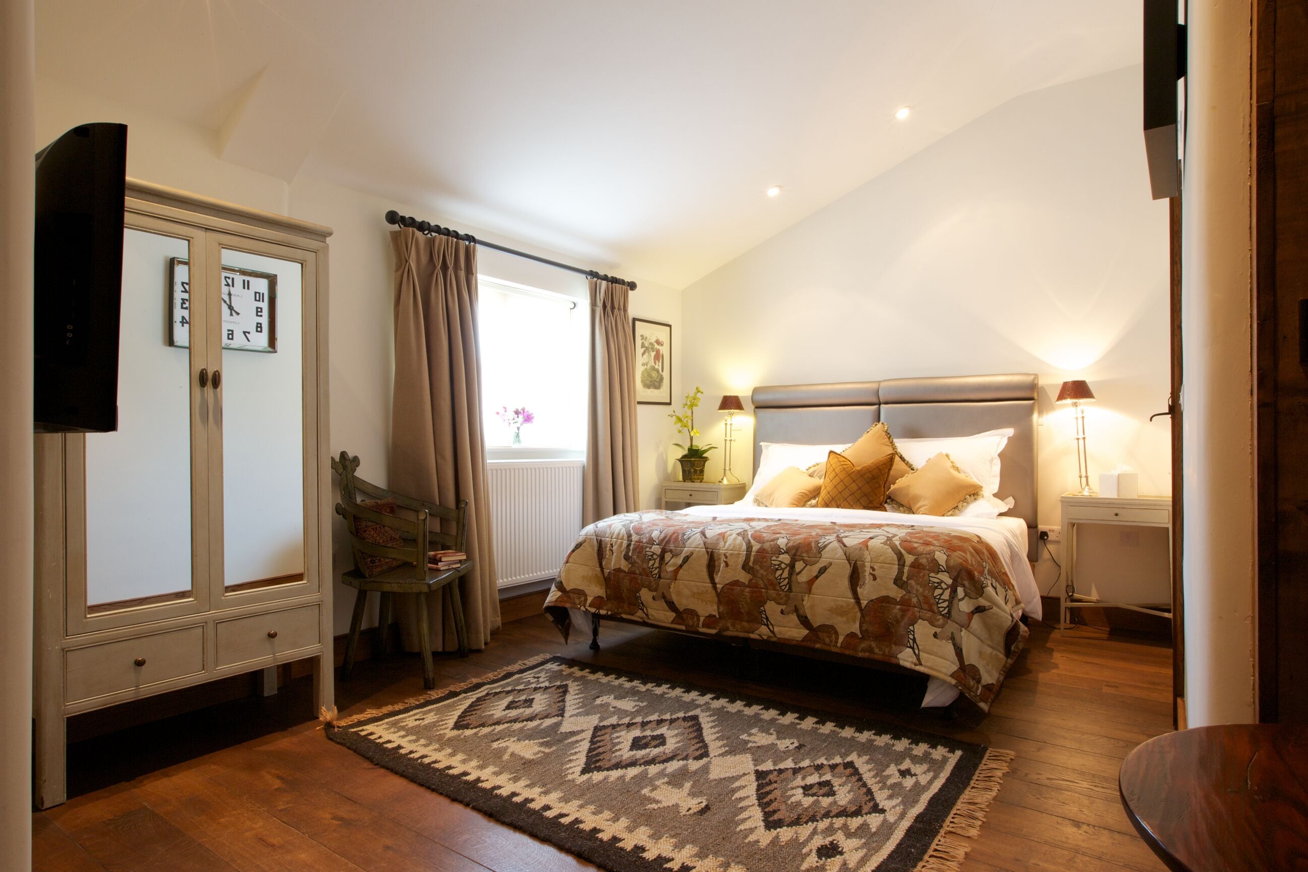 Deluxe Double Room | Individually decorated, individually furnished, iron/ironing board