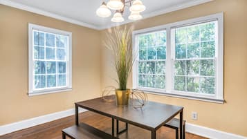 Charming LaVista bungalow | In-room dining