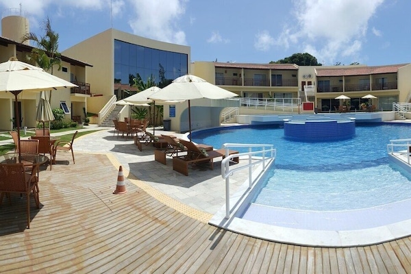 Apartamento Standar 245 | Hồ bơi | 2 hồ bơi ngoài trời, dù/ô trên bãi biển/hồ bơi, ghế dài tắm nắng