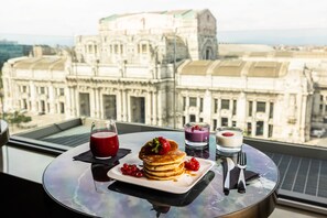 Se ofrece un desayuno bufé todos los días (por un coste adicional)