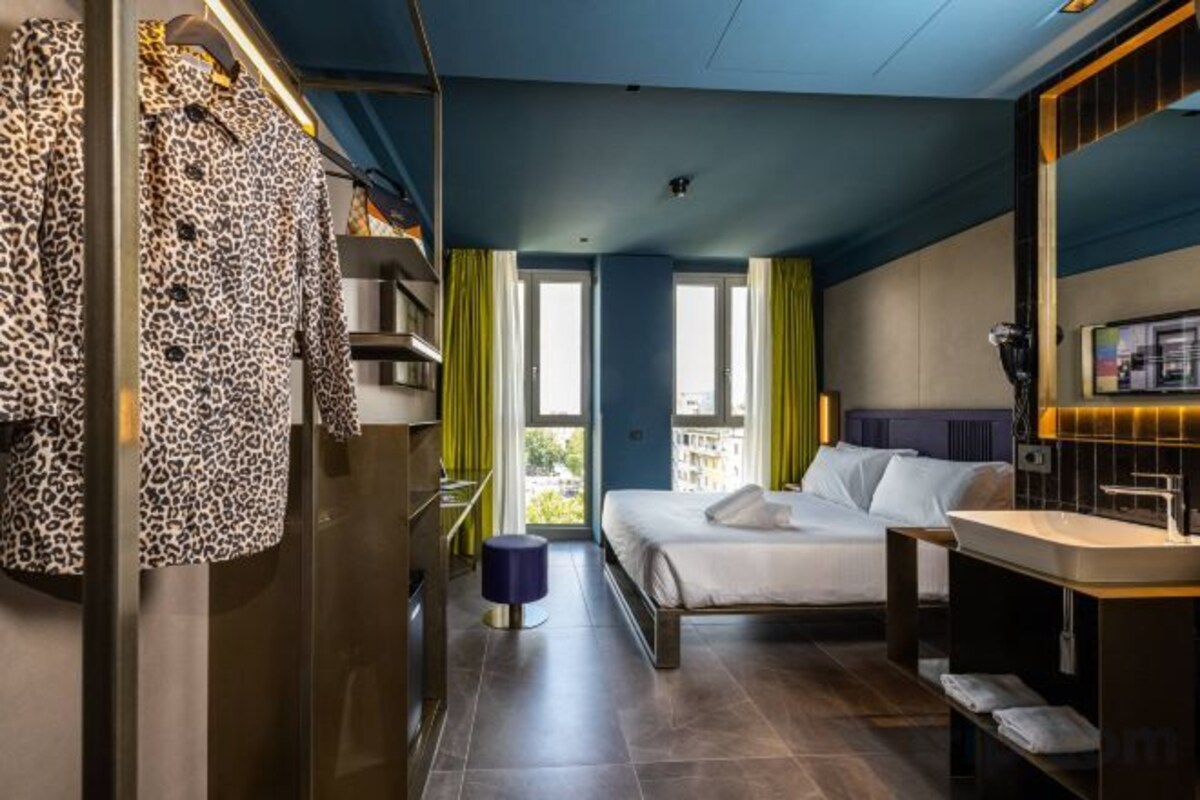 Double Room With View