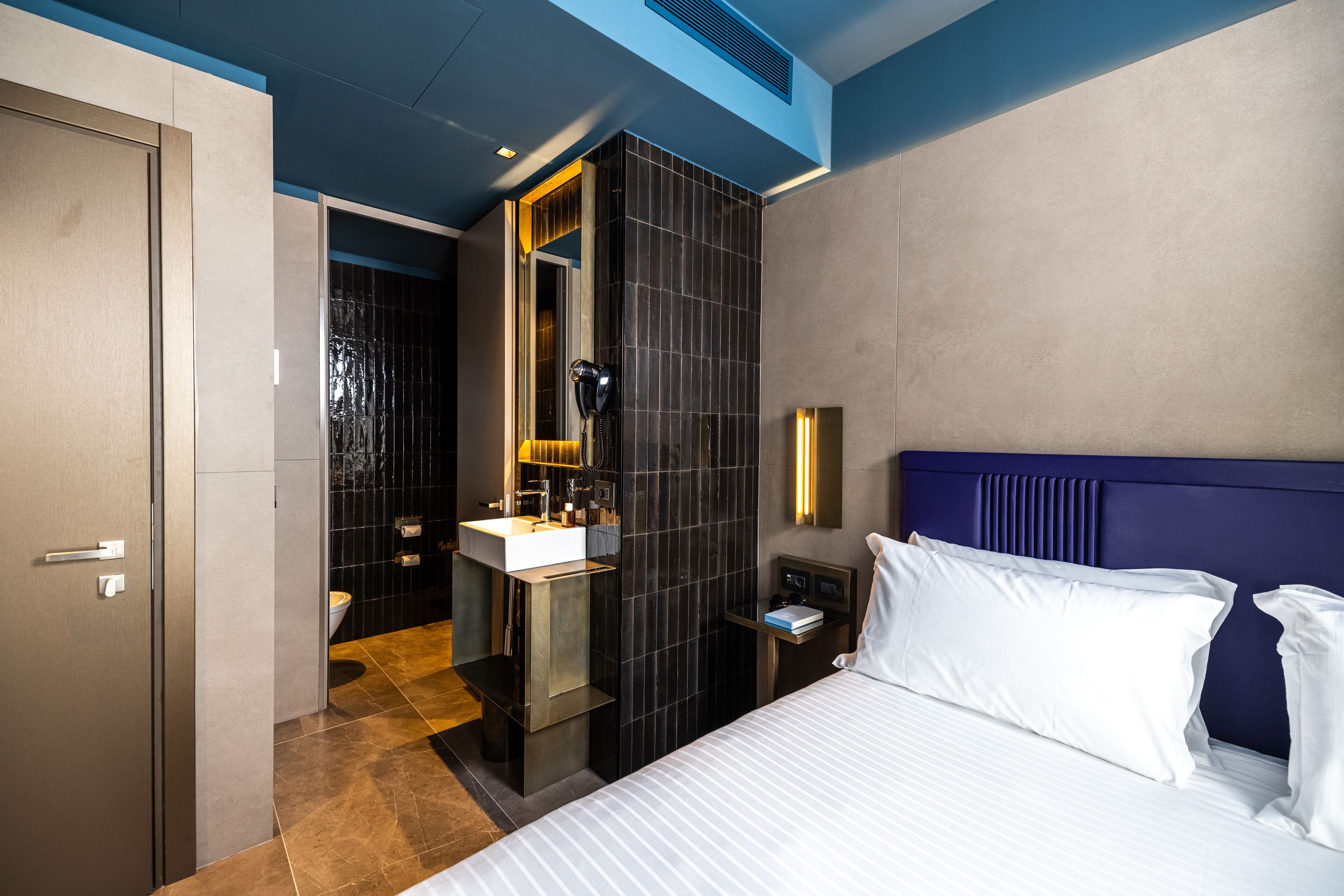 minibar, in-room safe, desk, laptop workspace