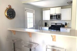Private kitchen - Cozy family-style Buckhead Bungalow (Atlanta)