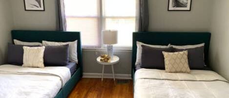 Cozy family-style Buckhead Bungalow | 3 bedrooms, bed sheets