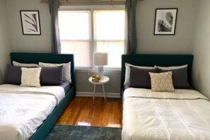 Cozy family-style Buckhead Bungalow | 3 bedrooms, bed sheets - Cozy family-style Buckhead Bungalow (Atlanta)