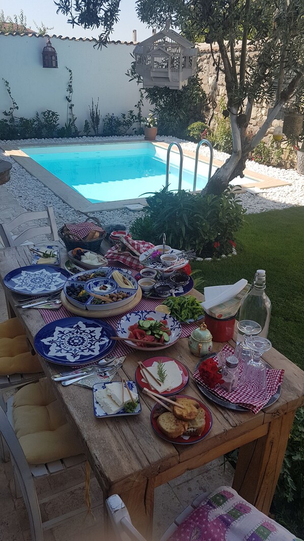 Tägliches inbegriffenes kontinentales Frühstück